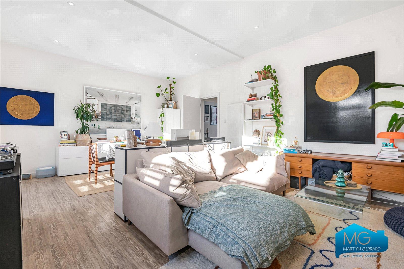 2 bedroom Apartment to rent - Martyn Gerrard