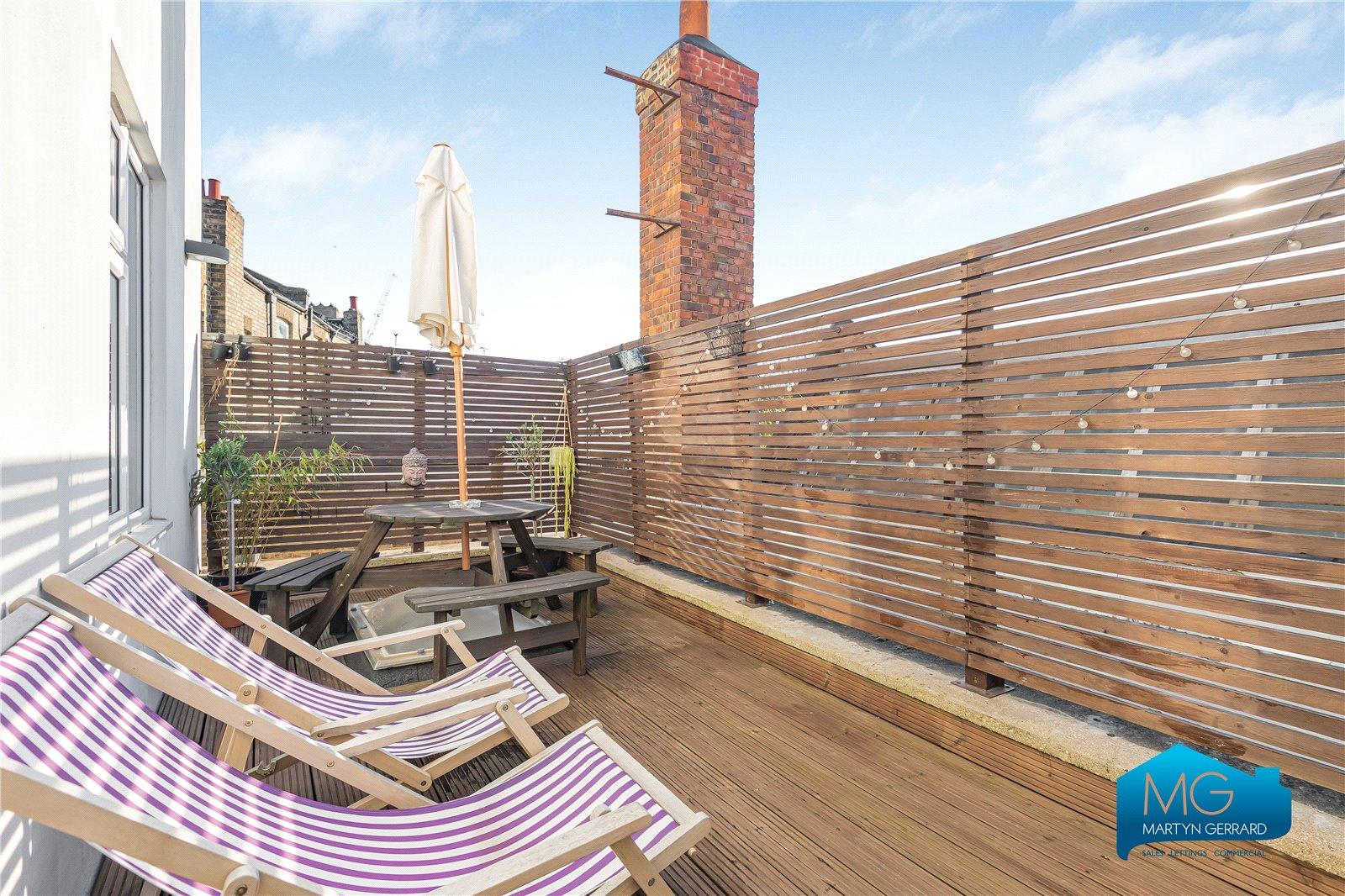 2 bedroom Apartment to rent - Martyn Gerrard