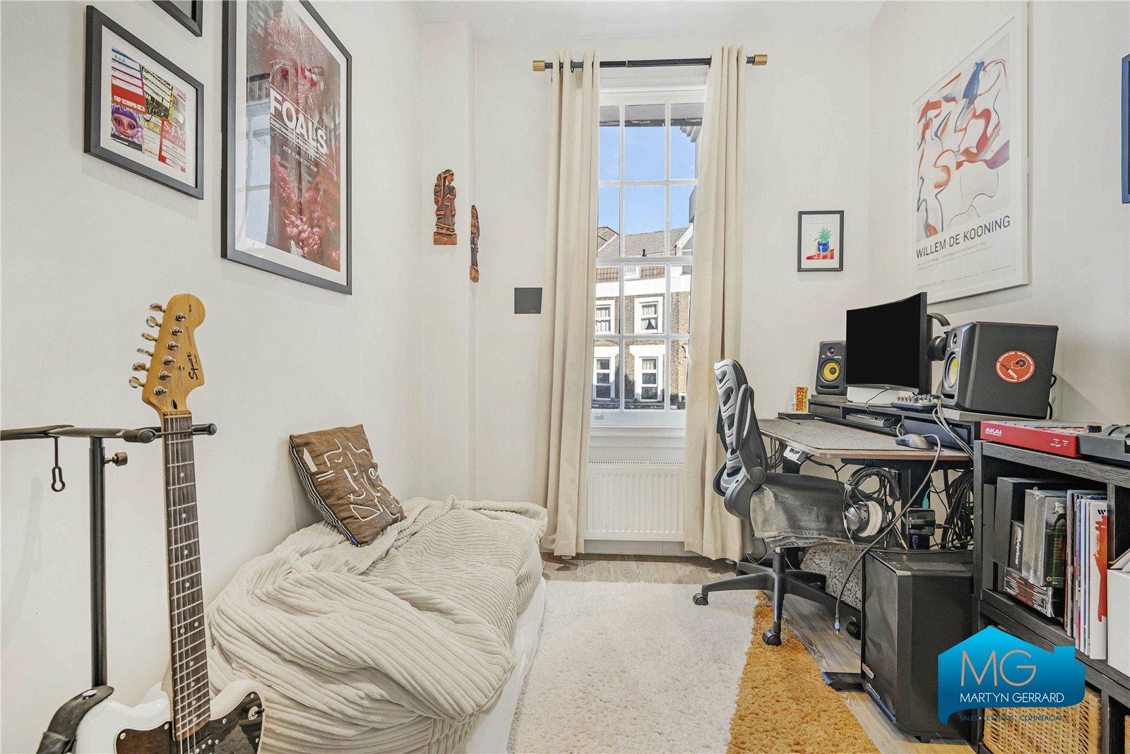 2 bedroom Apartment to rent - Martyn Gerrard
