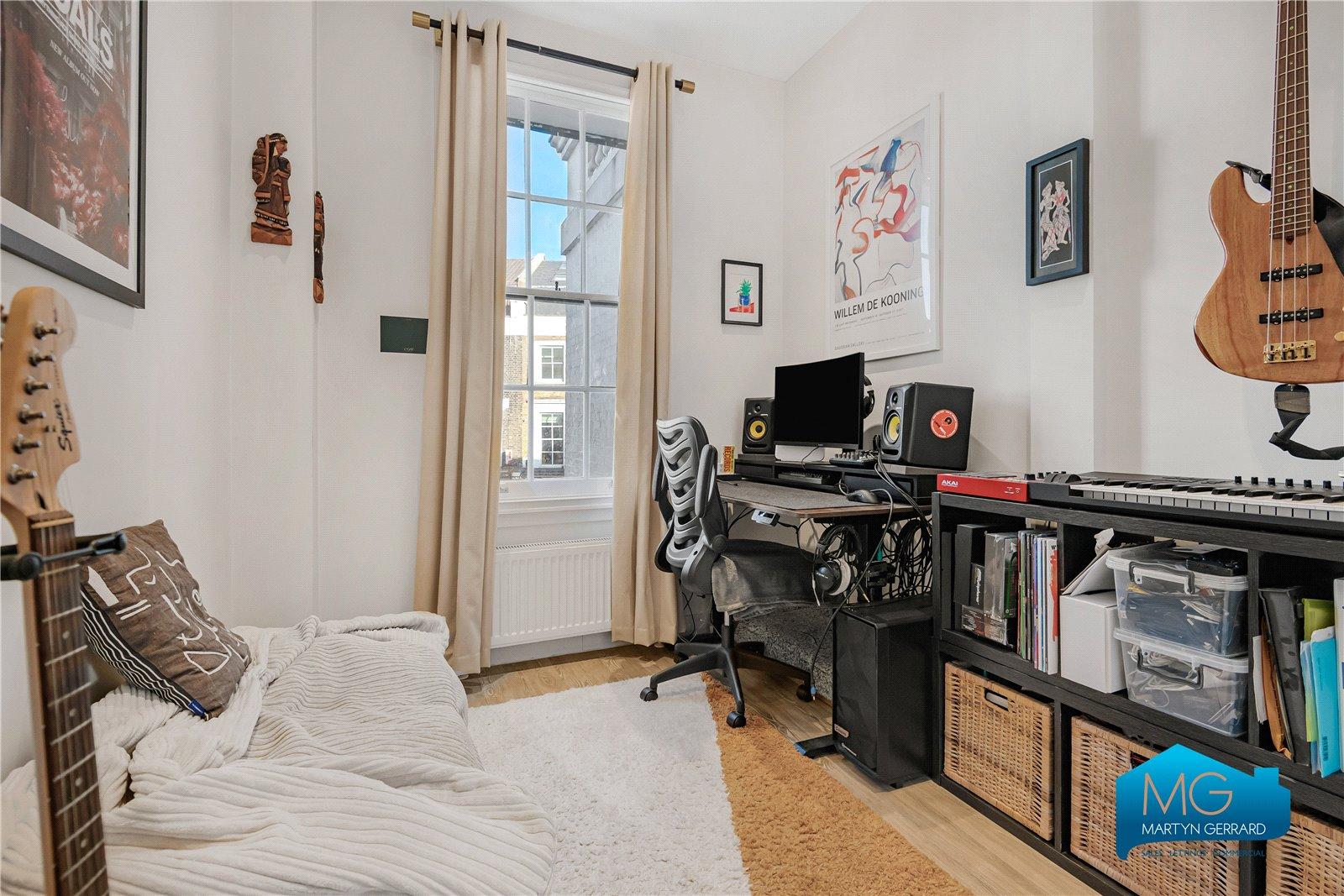 2 bedroom Apartment to rent - Martyn Gerrard