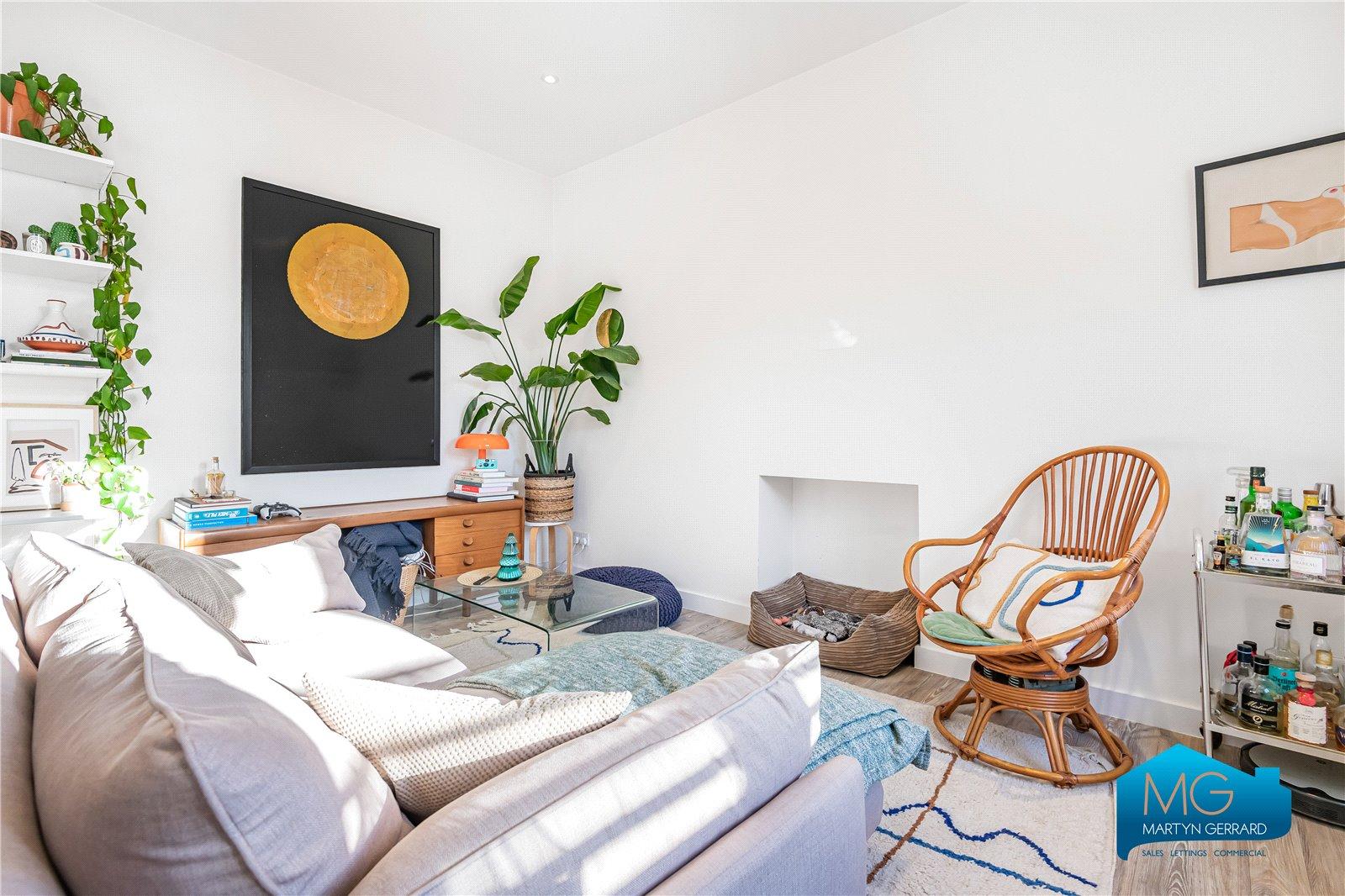 2 bedroom Apartment to rent - Martyn Gerrard