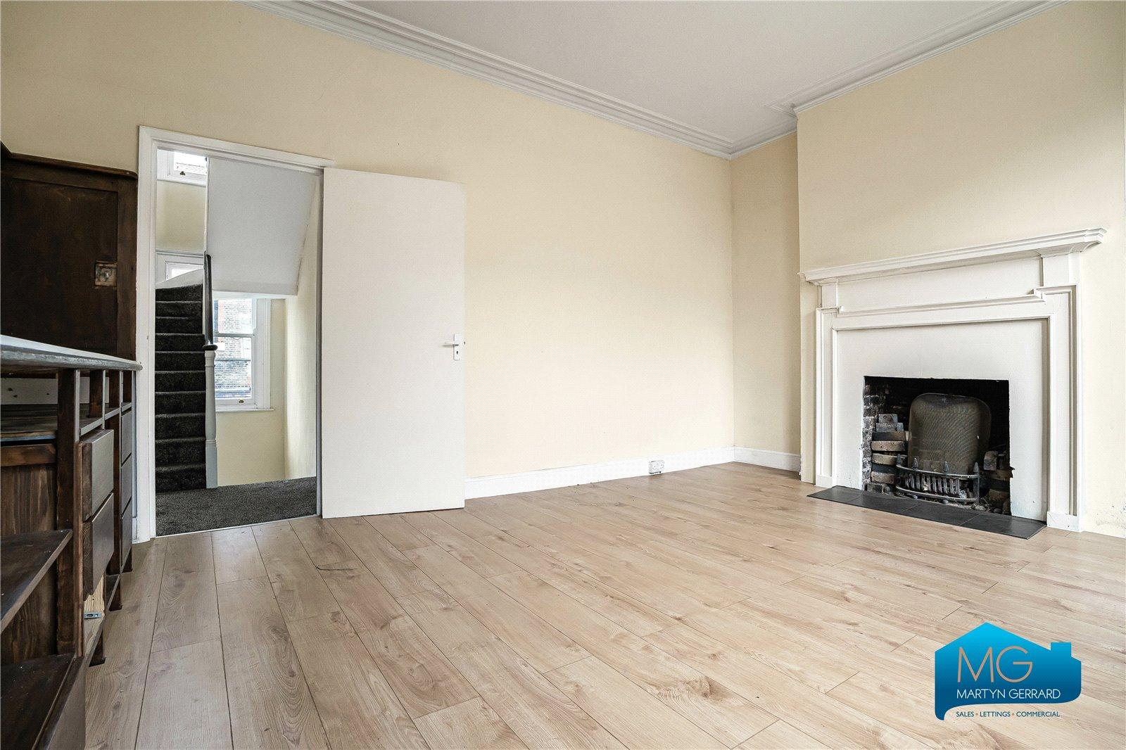 2 bedroom Apartment to rent - Martyn Gerrard