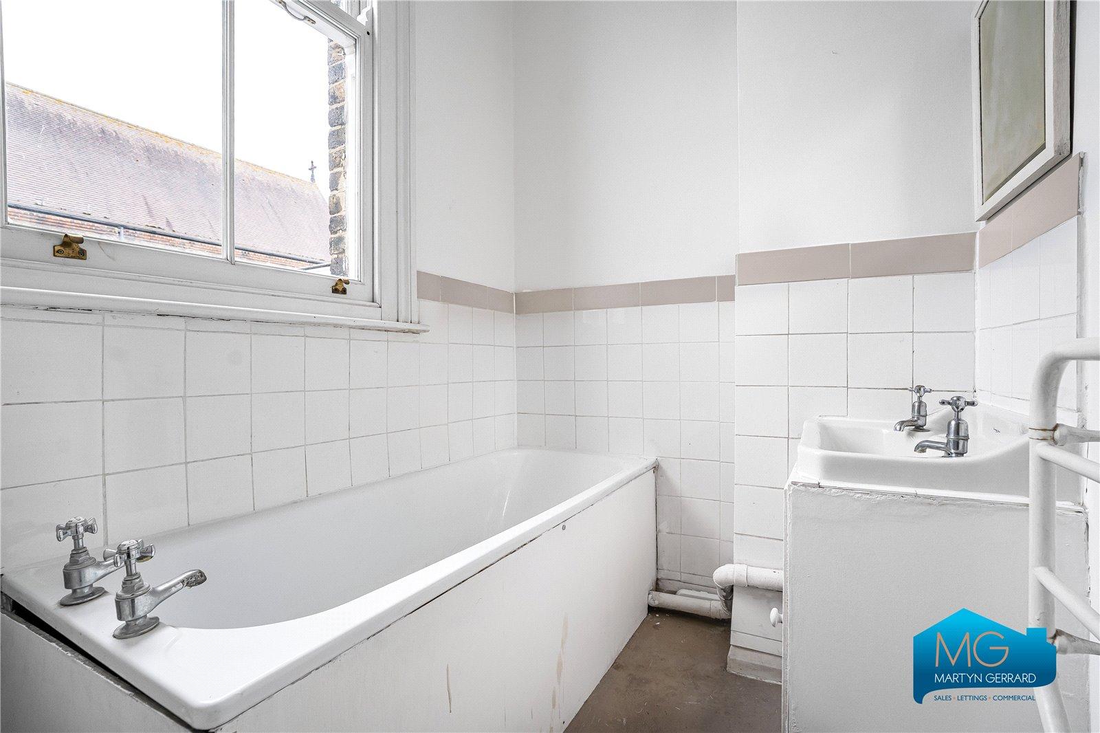 2 bedroom Apartment to rent - Martyn Gerrard