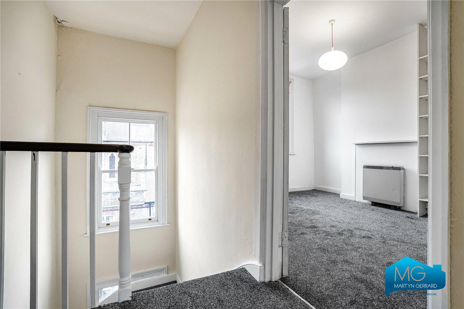 2 bedroom Apartment to rent - Martyn Gerrard