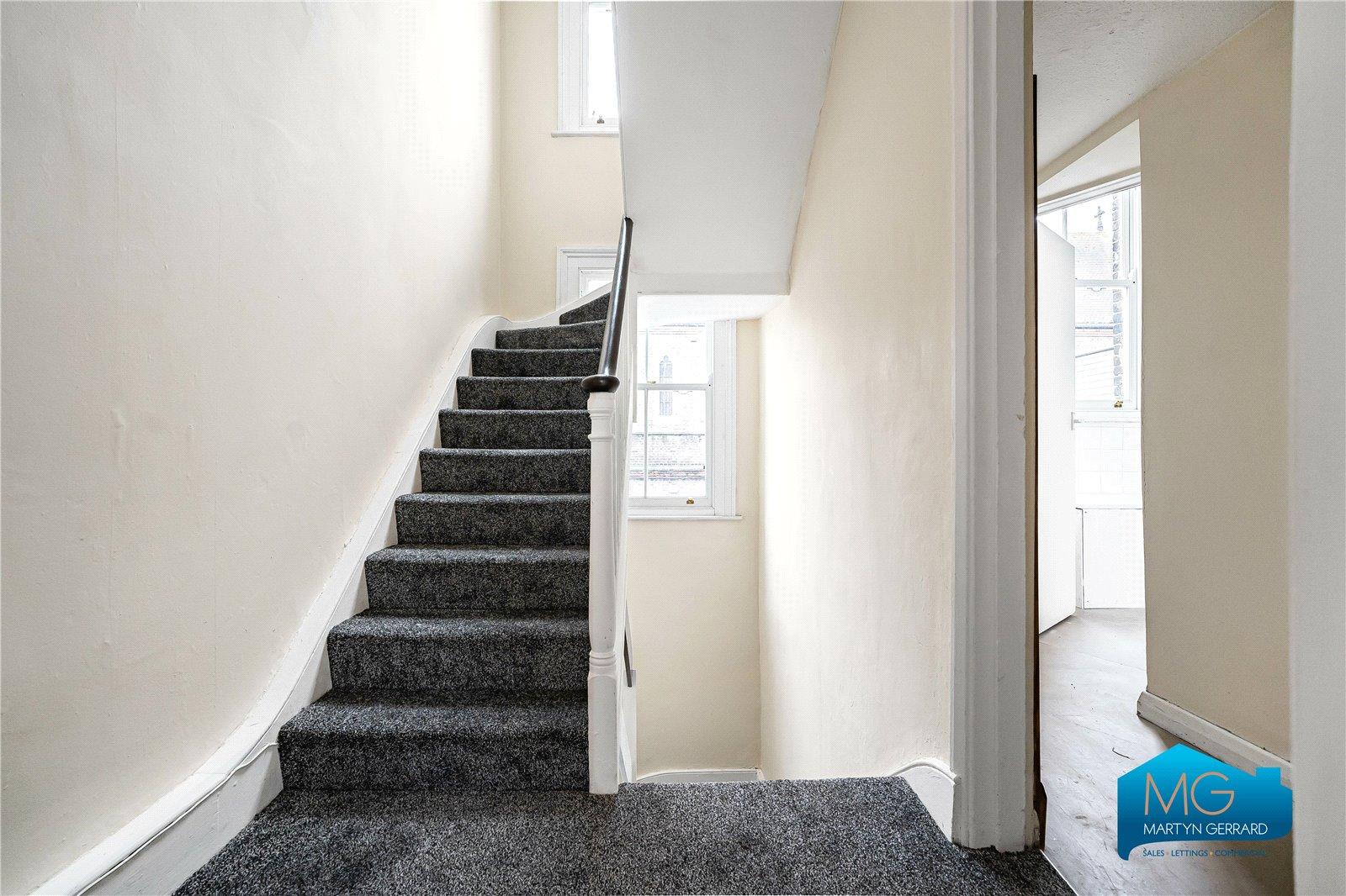 2 bedroom Apartment to rent - Martyn Gerrard