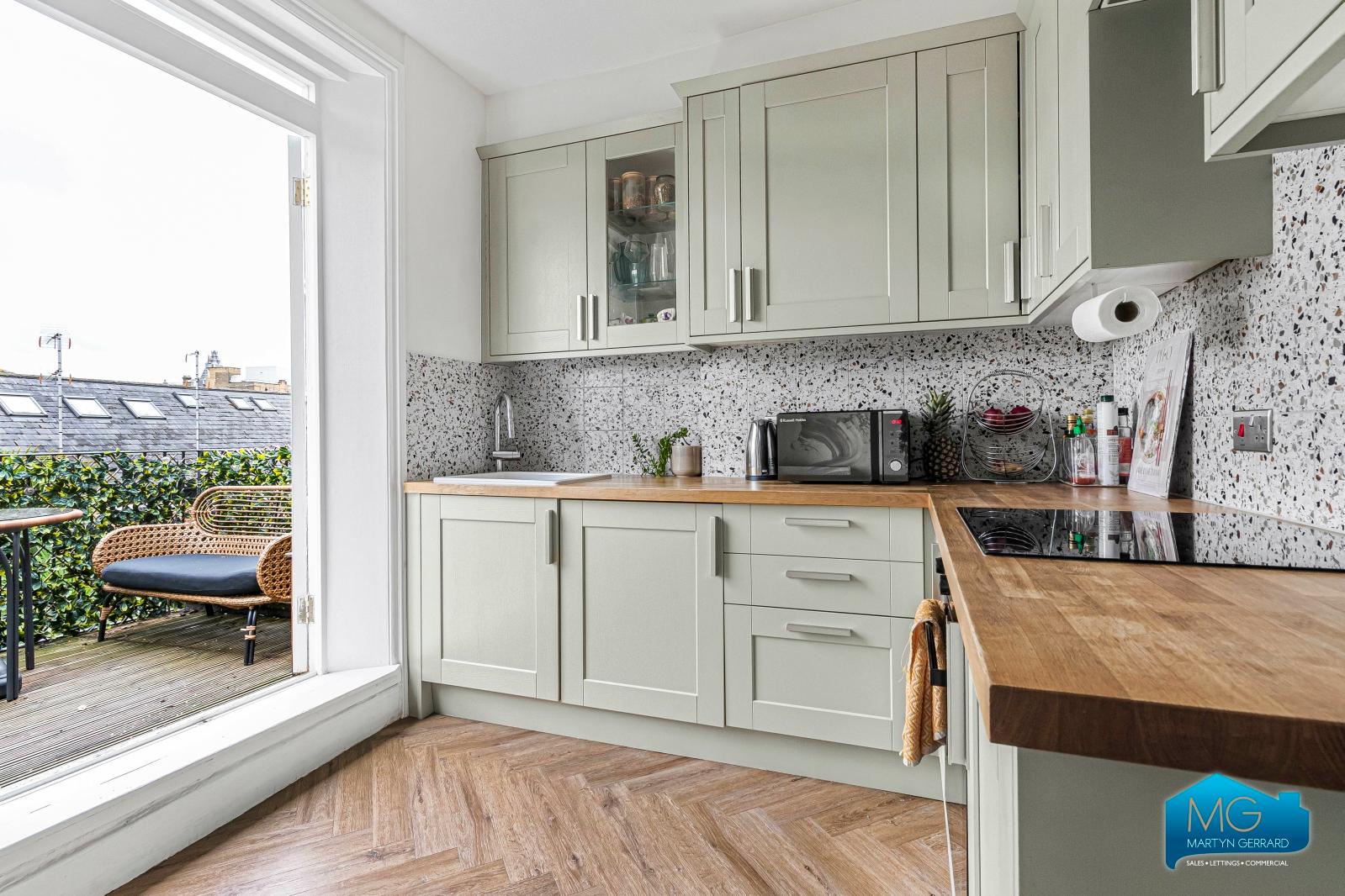 2 bedroom Apartment to rent - Martyn Gerrard