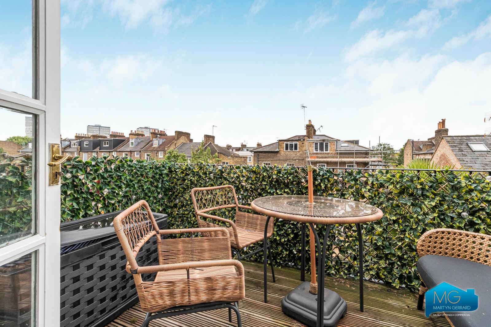 2 bedroom Apartment to rent - Martyn Gerrard