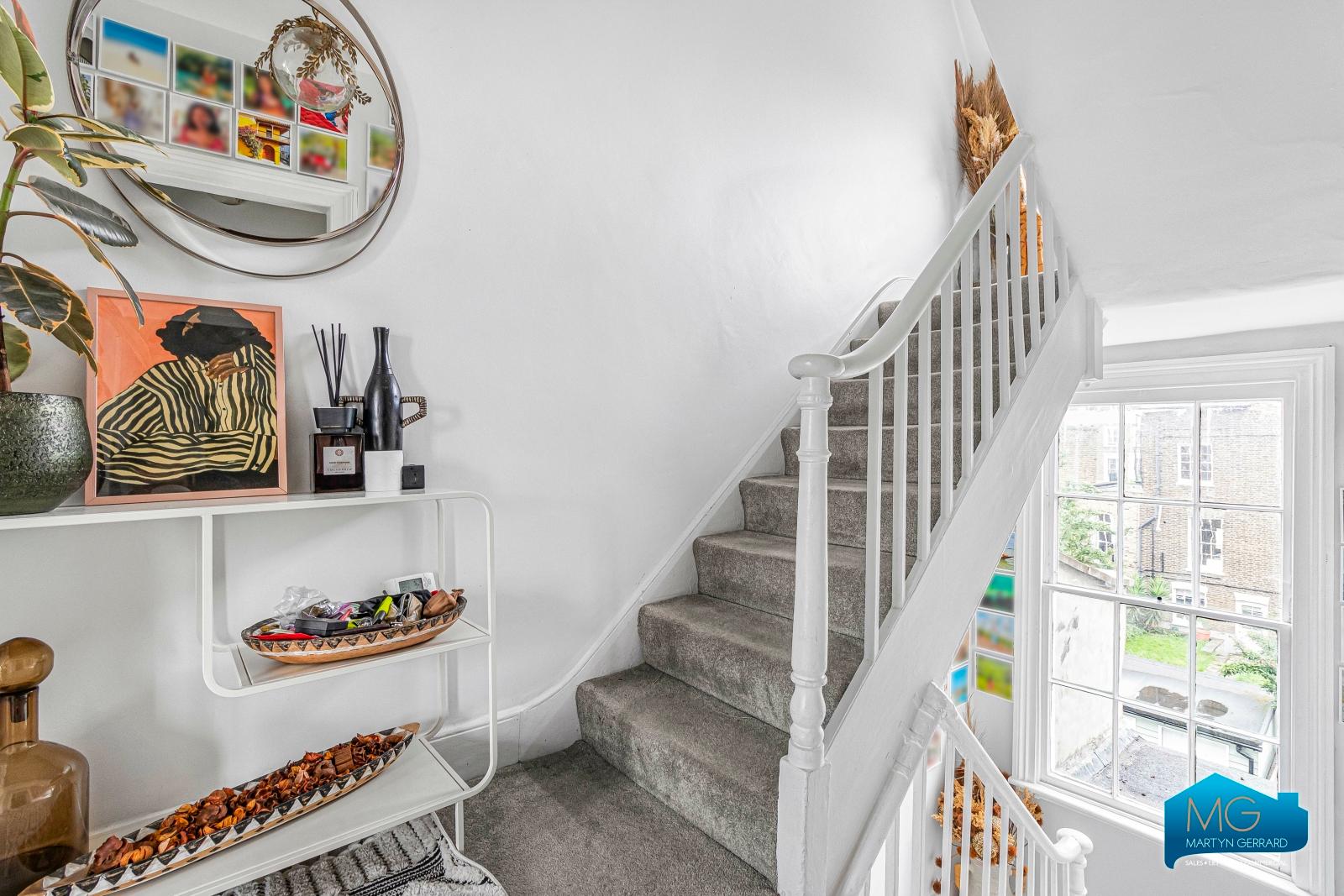 2 bedroom Apartment to rent - Martyn Gerrard