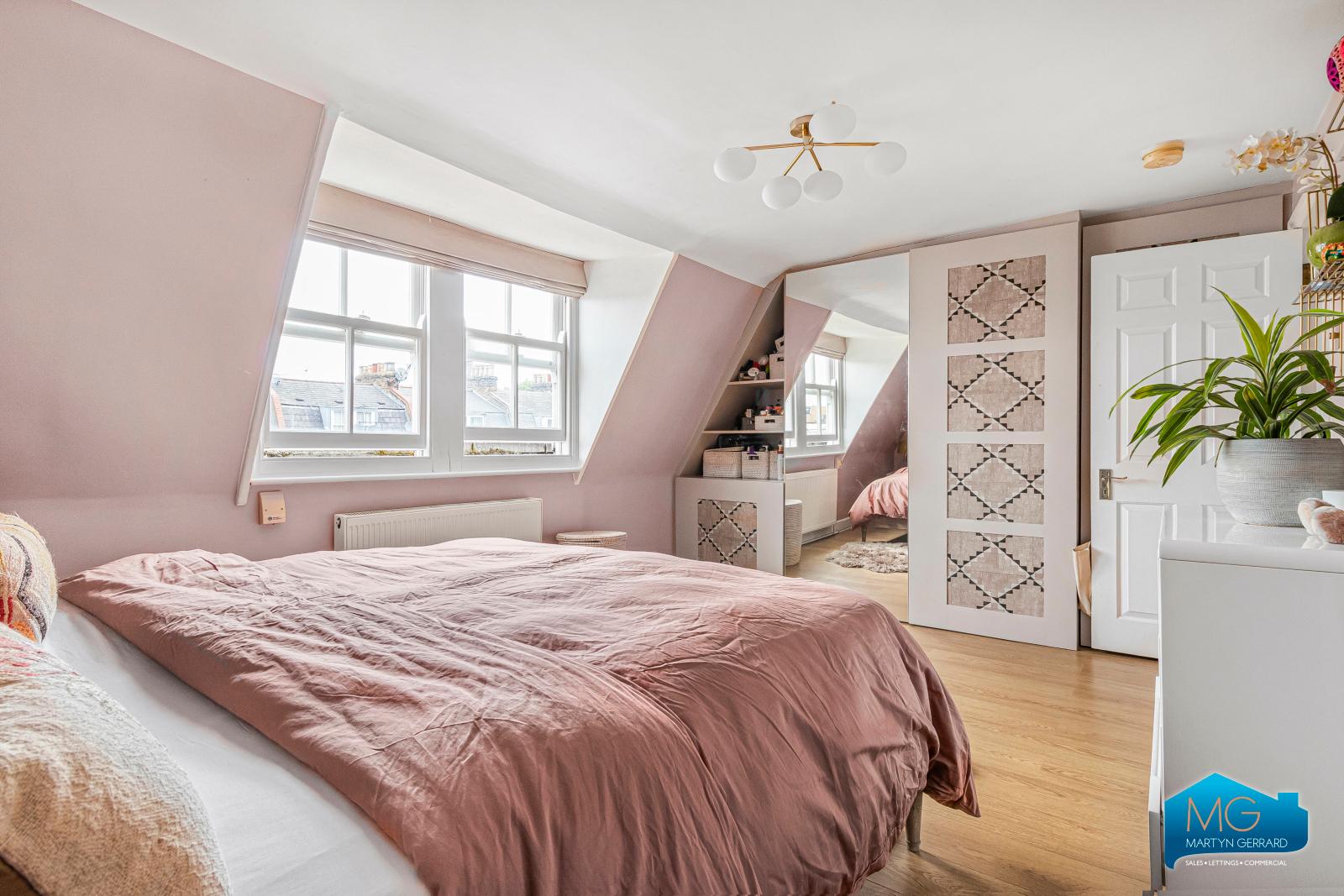 2 bedroom Apartment to rent - Martyn Gerrard