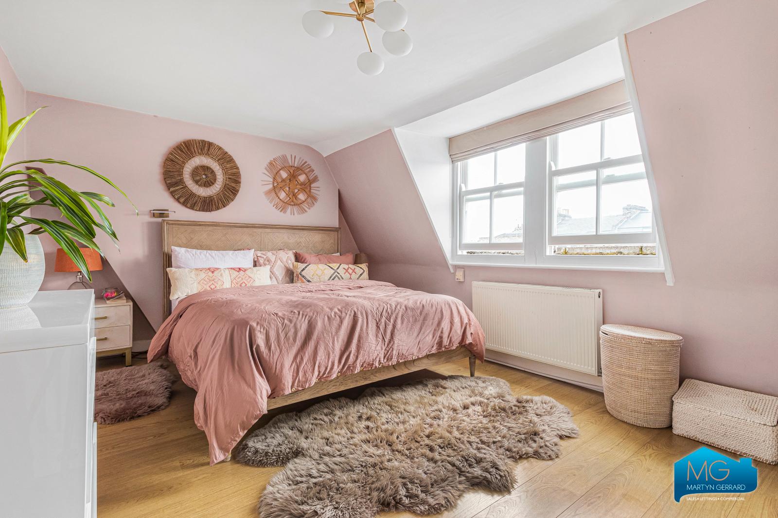 2 bedroom Apartment to rent - Martyn Gerrard