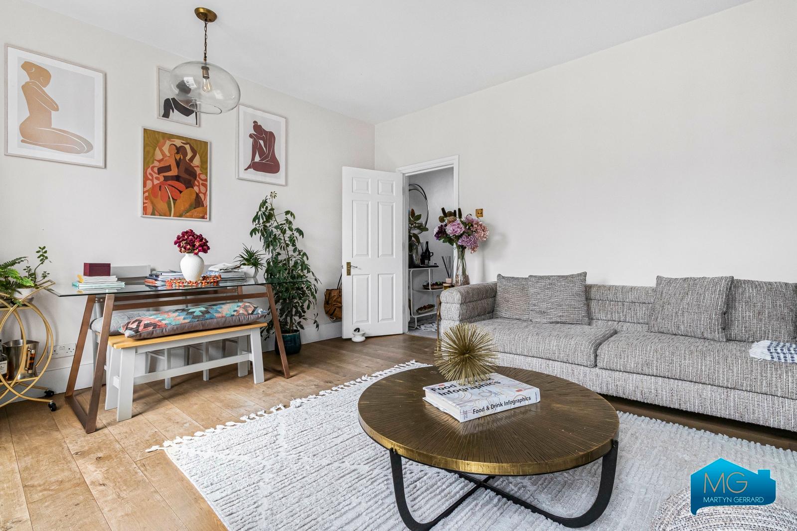 2 bedroom Apartment to rent - Martyn Gerrard