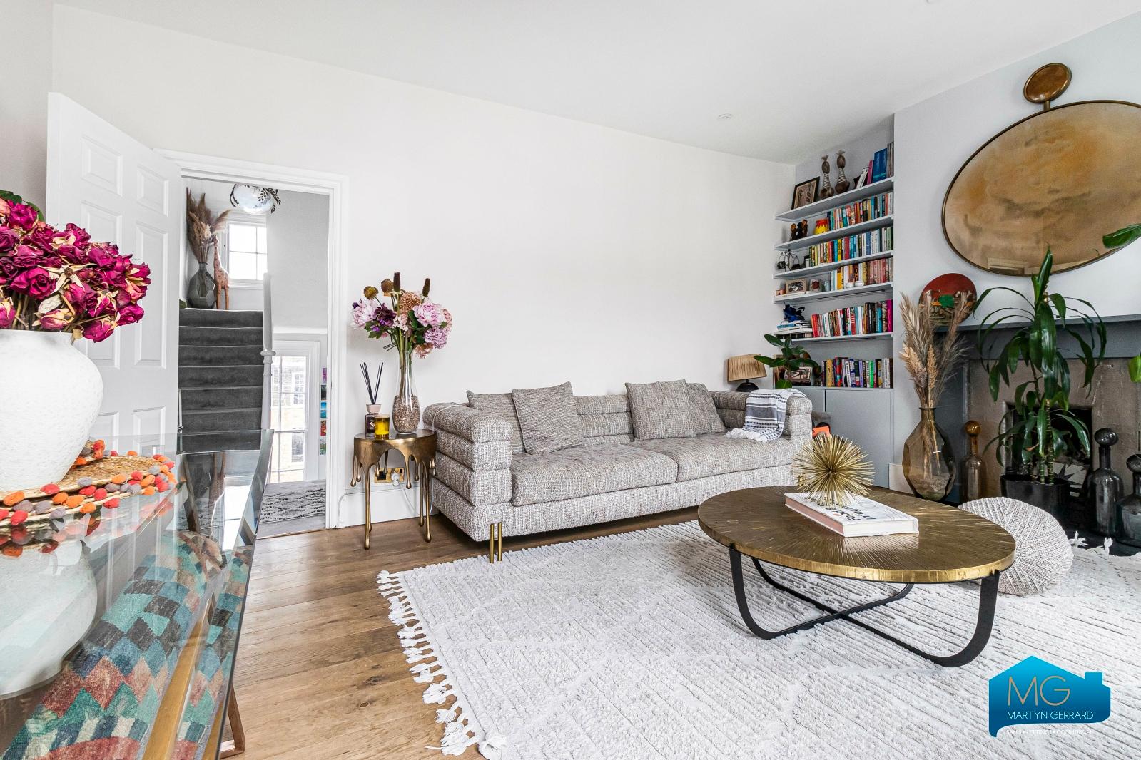 2 bedroom Apartment to rent - Martyn Gerrard