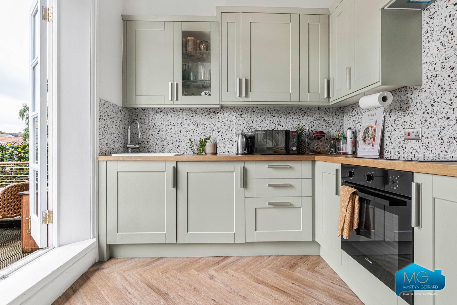 2 bedroom Apartment to rent - Martyn Gerrard