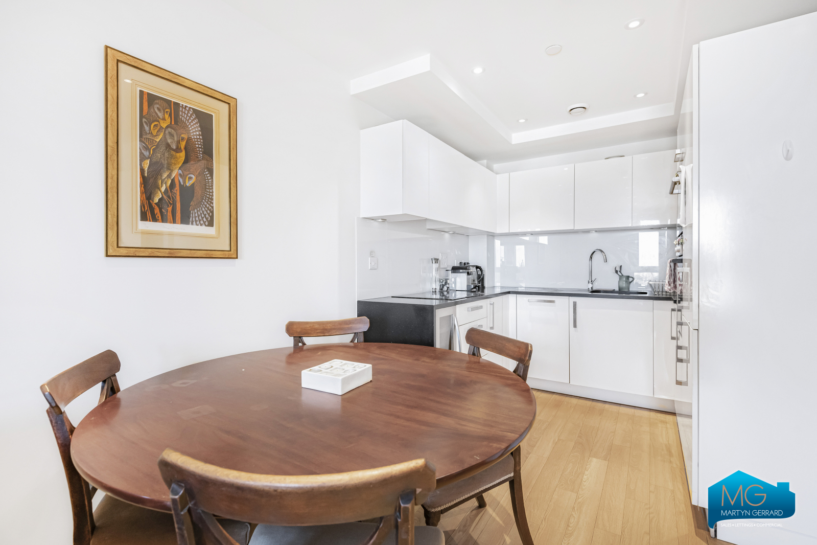 2 bedroom Apartment to rent - Martyn Gerrard