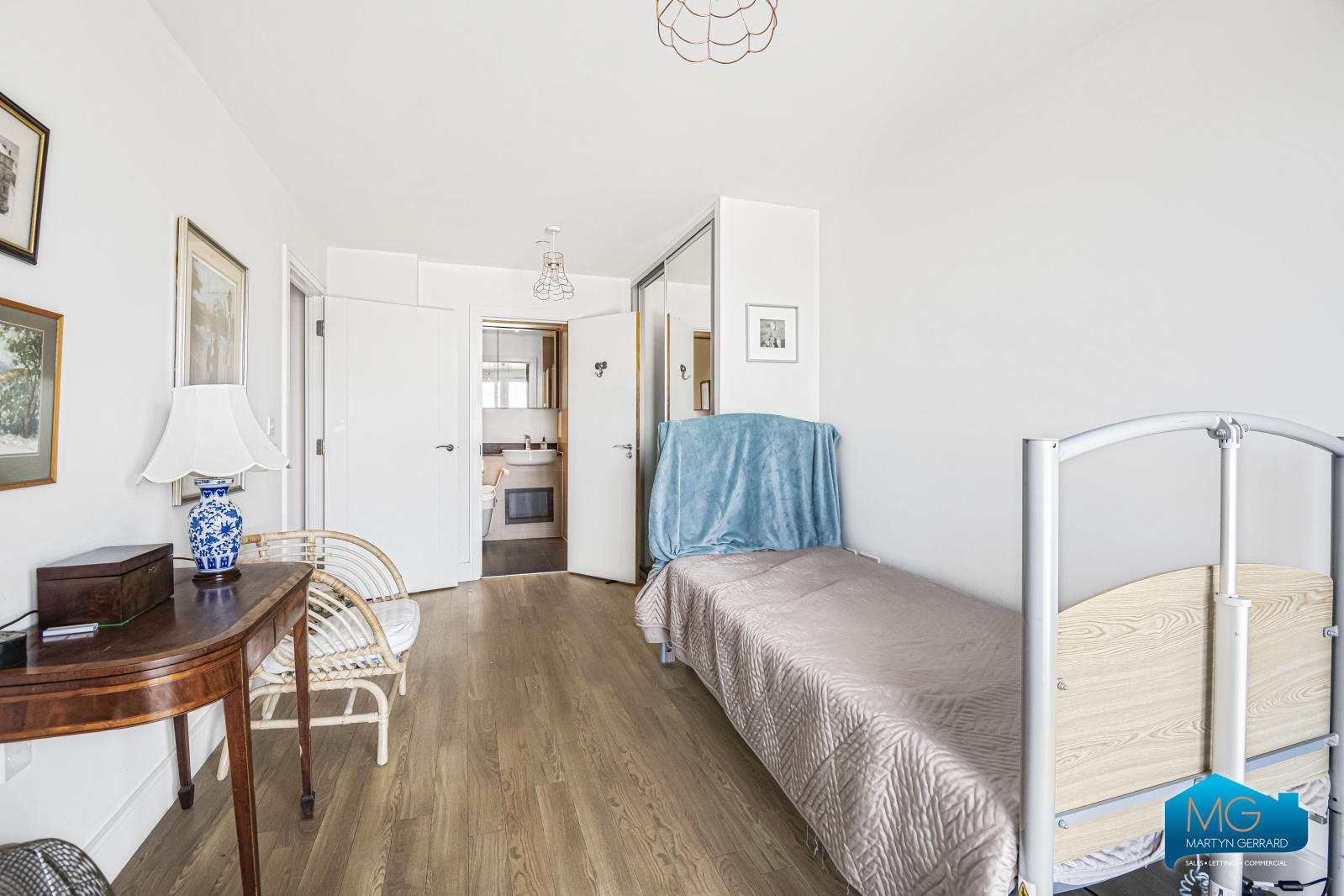 2 bedroom Apartment to rent - Martyn Gerrard