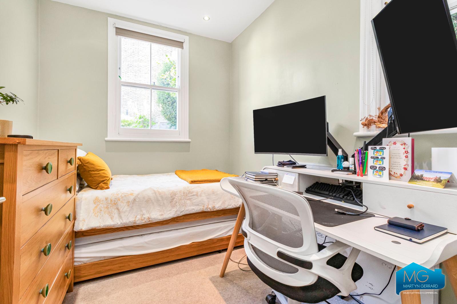 2 bedroom Terraced House to rent - Martyn Gerrard