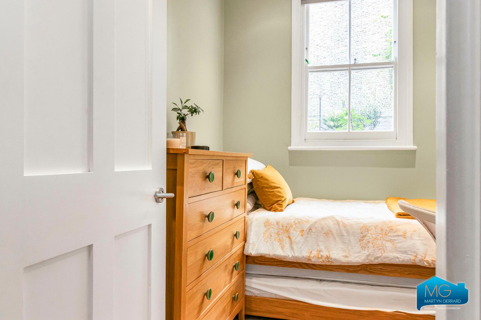 2 bedroom Terraced House to rent - Martyn Gerrard