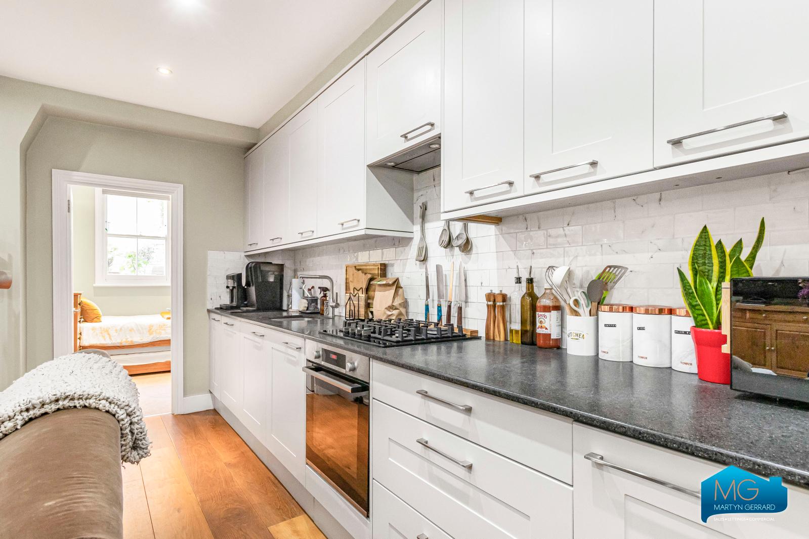 2 bedroom Terraced House to rent - Martyn Gerrard