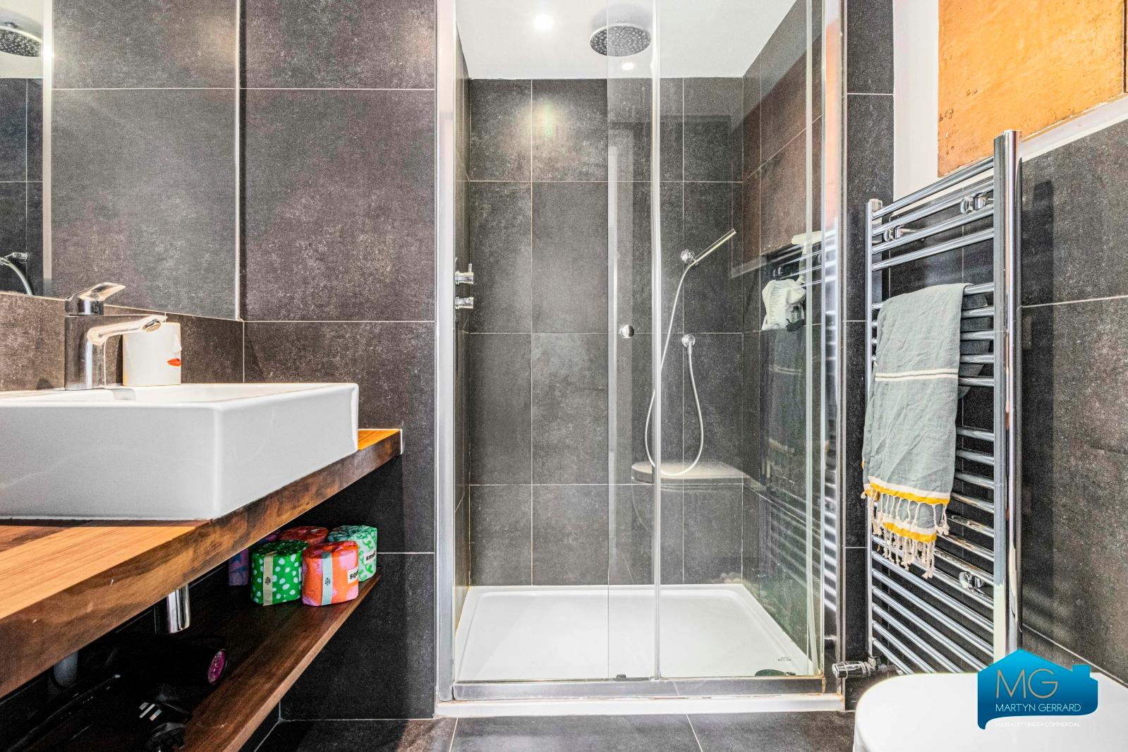 2 bedroom Terraced House to rent - Martyn Gerrard