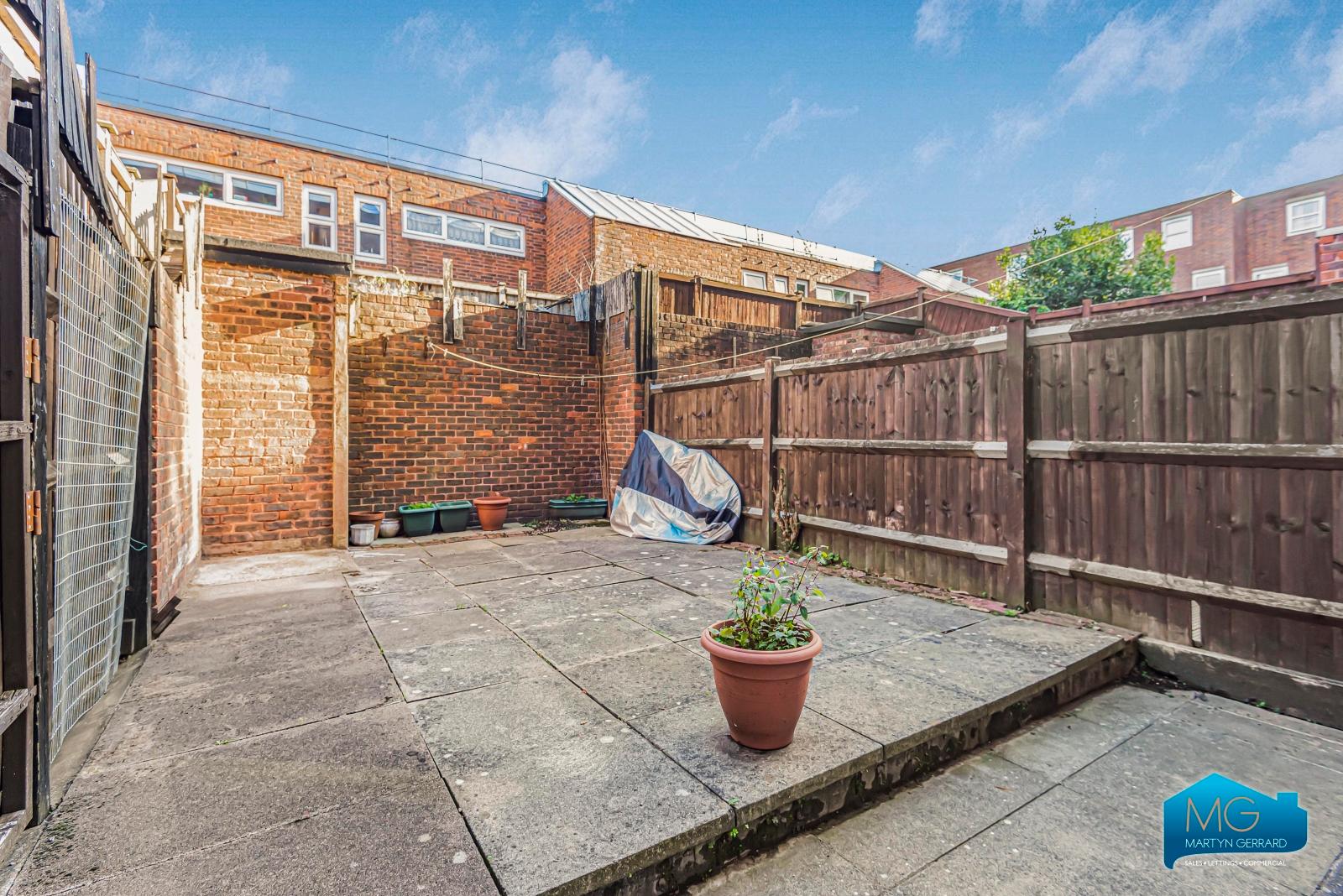 3 bedroom Terraced House to rent - Martyn Gerrard