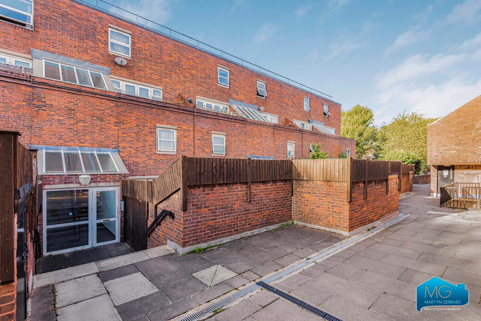 3 bedroom Terraced House to rent - Martyn Gerrard