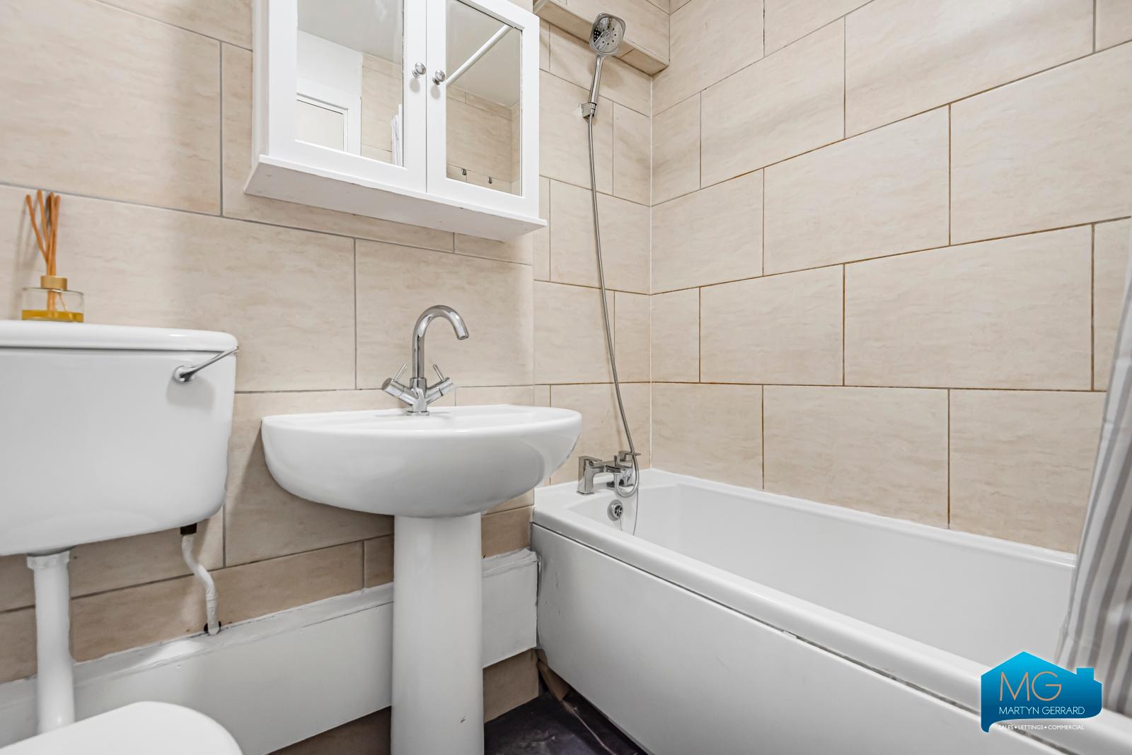 3 bedroom Terraced House to rent - Martyn Gerrard