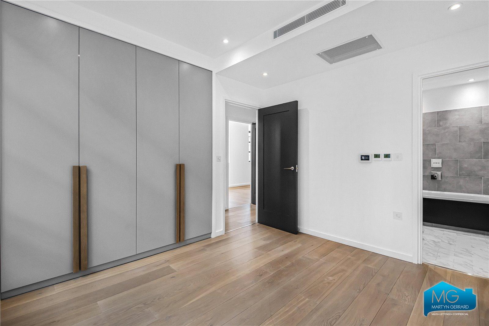 2 bedroom Apartment to rent - Martyn Gerrard