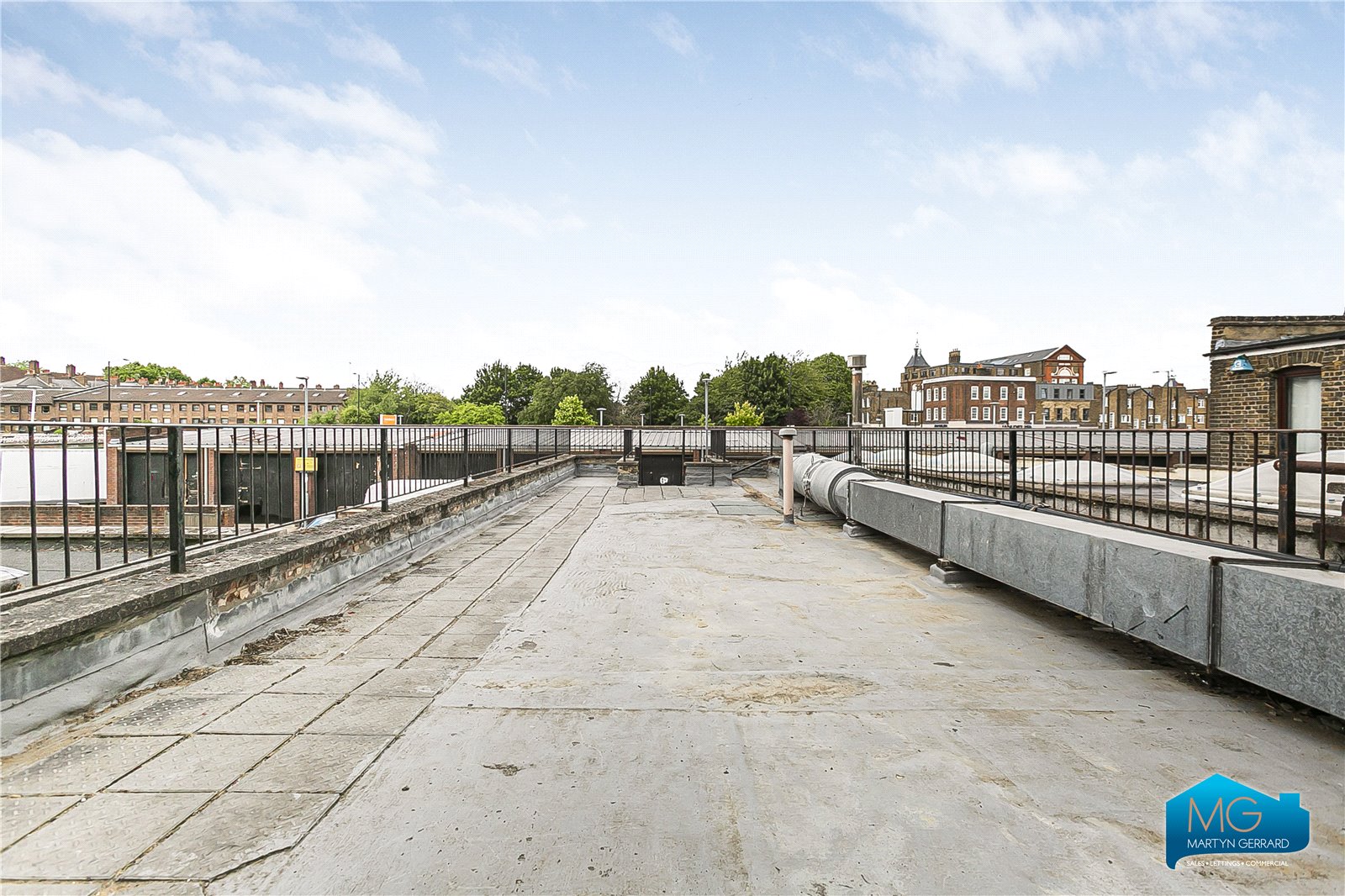 2 bedroom Apartment to rent - Martyn Gerrard