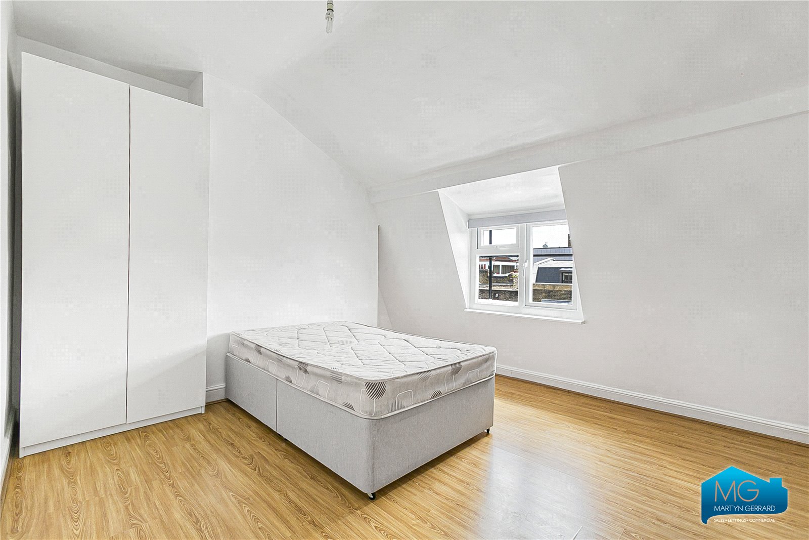 2 bedroom Apartment to rent - Martyn Gerrard