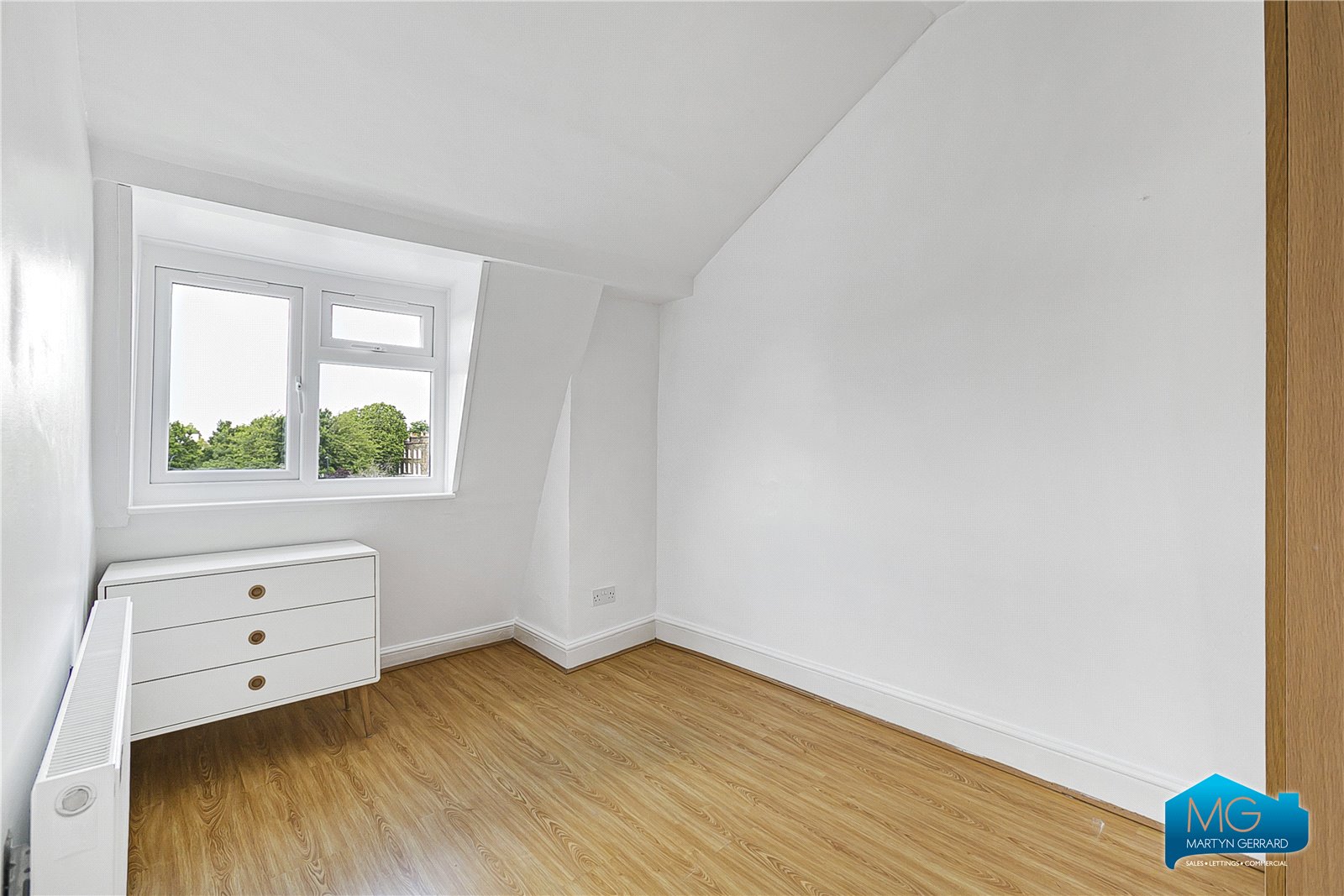 2 bedroom Apartment to rent - Martyn Gerrard