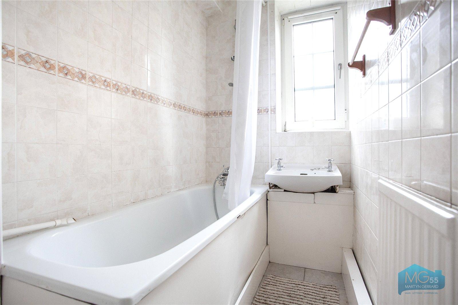 3 bedroom Ground Floor Flat to rent - Martyn Gerrard