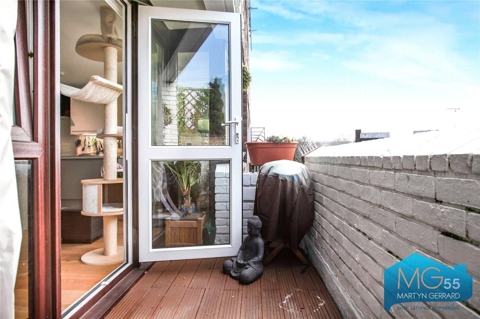 2 bedroom Apartment to rent - Martyn Gerrard