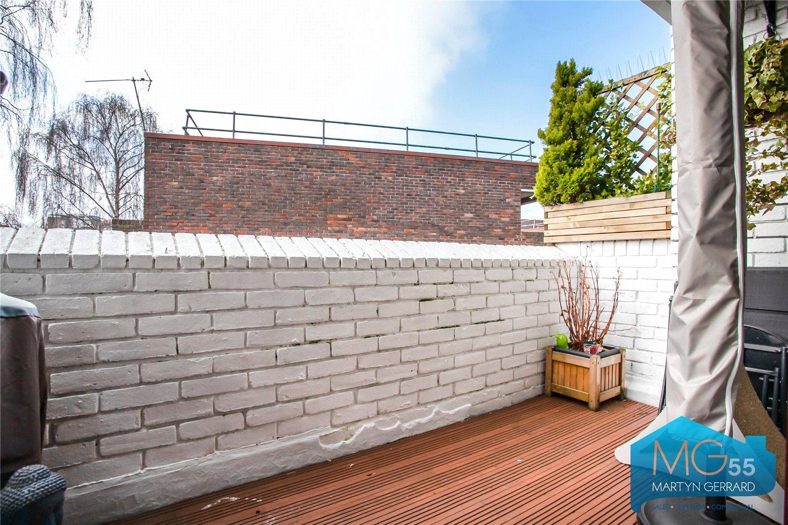 2 bedroom Apartment to rent - Martyn Gerrard