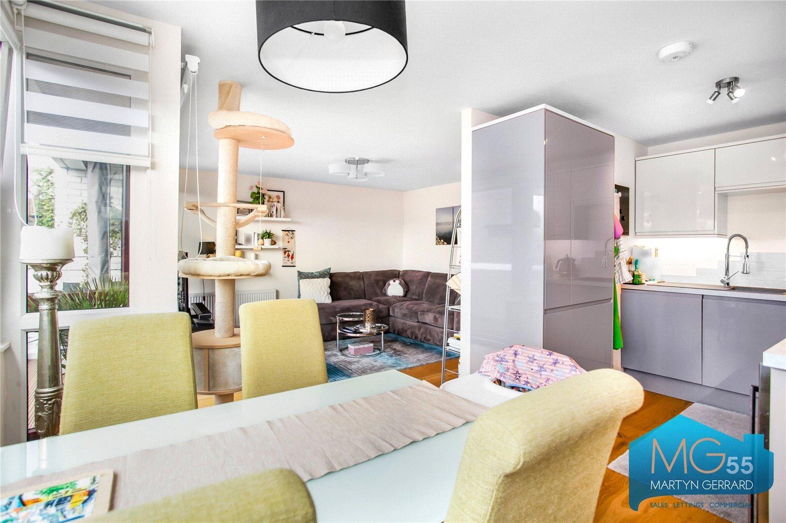 2 bedroom Apartment to rent - Martyn Gerrard