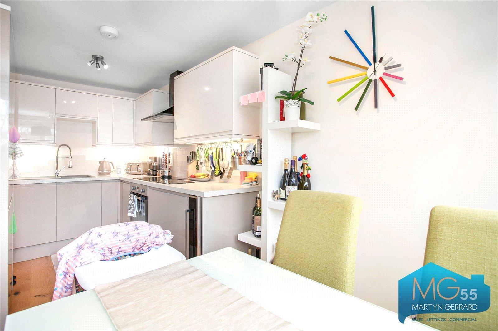 2 bedroom Apartment to rent - Martyn Gerrard