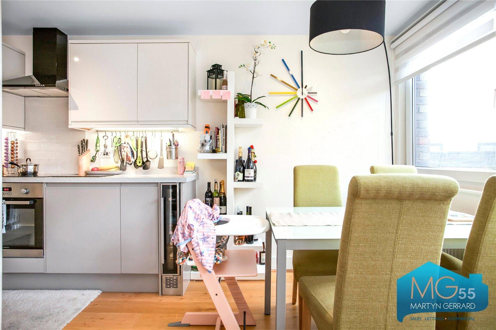 2 bedroom Apartment to rent - Martyn Gerrard