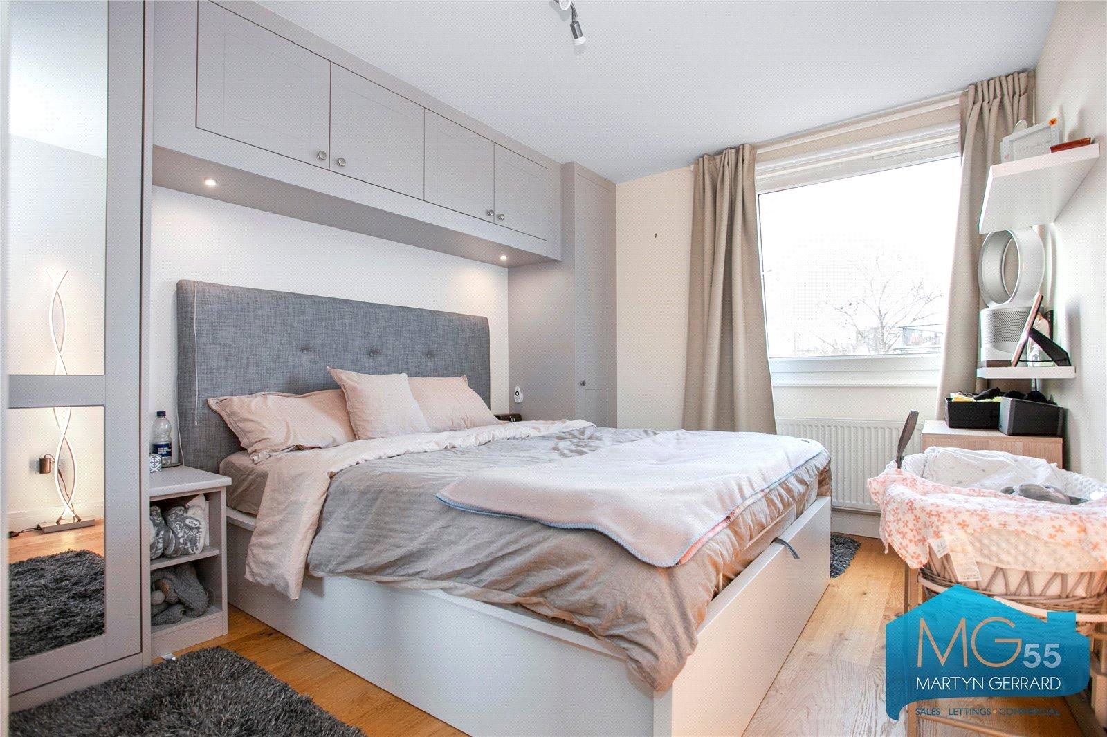 2 bedroom Apartment to rent - Martyn Gerrard