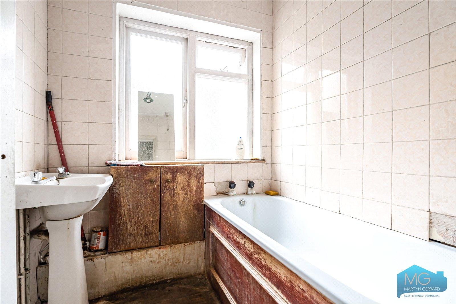 3 bedroom End of Terrace House for sale - Martyn Gerrard