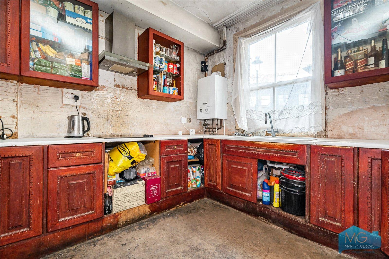 3 bedroom End of Terrace House for sale - Martyn Gerrard