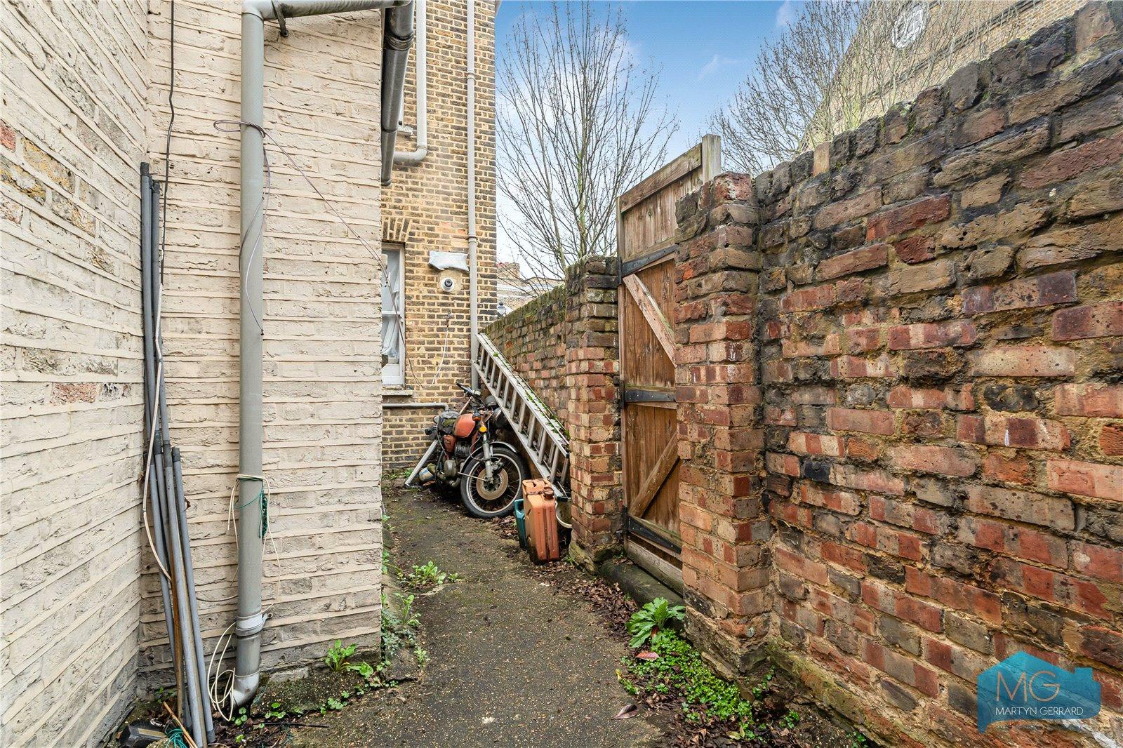 3 bedroom End of Terrace House for sale - Martyn Gerrard