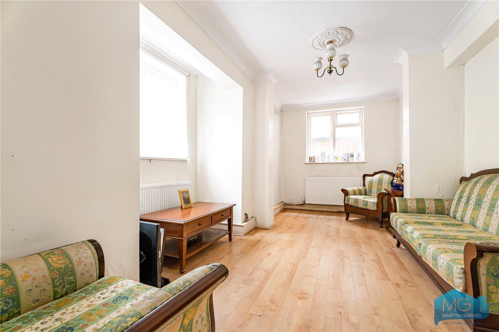 3 bedroom End of Terrace House for sale - Martyn Gerrard