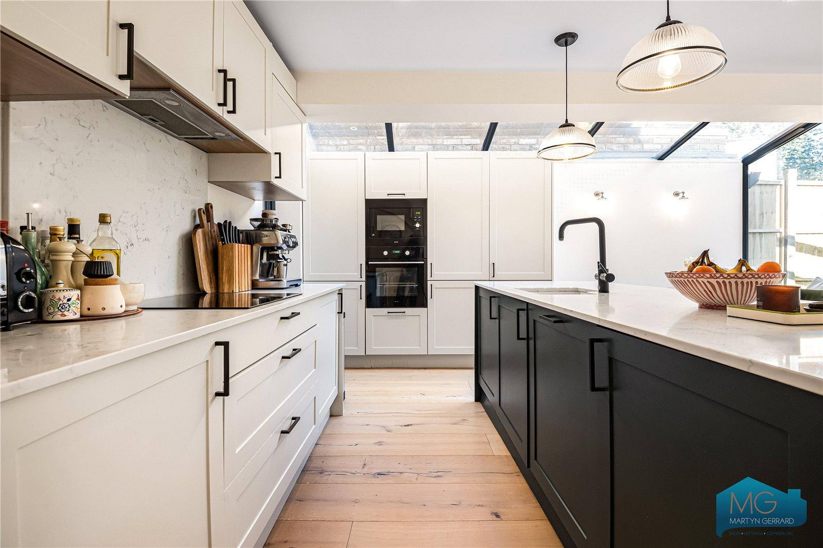 2 bedroom Ground Floor Flat for sale - Martyn Gerrard