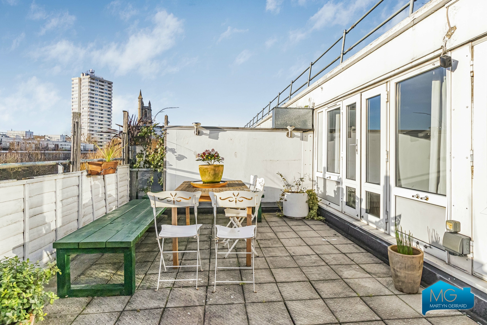 3 bedroom Apartment to rent - Martyn Gerrard
