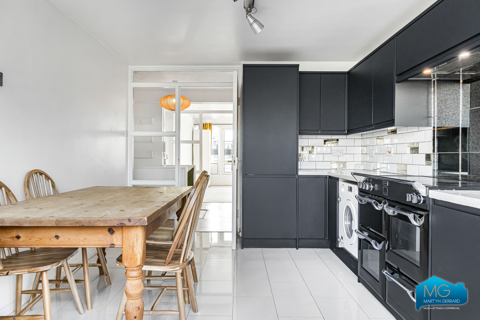 3 bedroom Apartment to rent - Martyn Gerrard