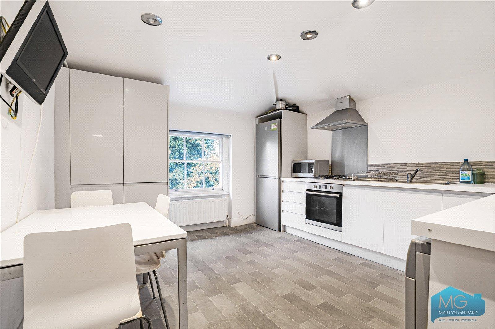 2 bedroom Apartment for sale - Martyn Gerrard