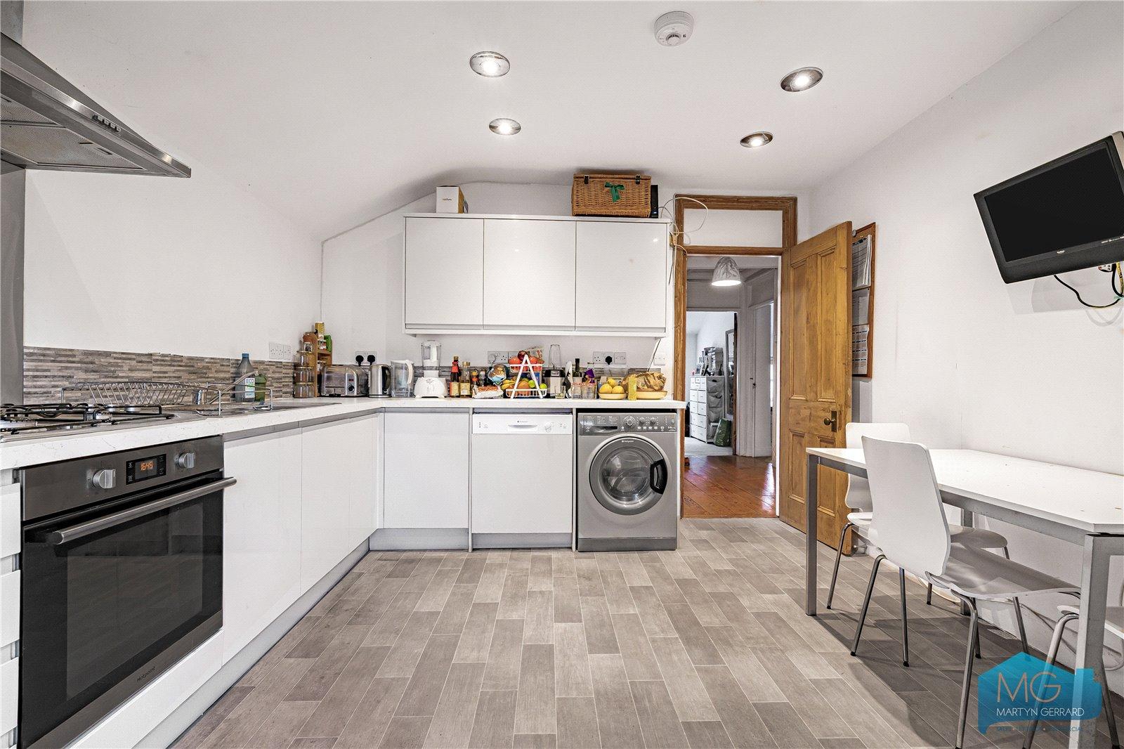 2 bedroom Apartment for sale - Martyn Gerrard