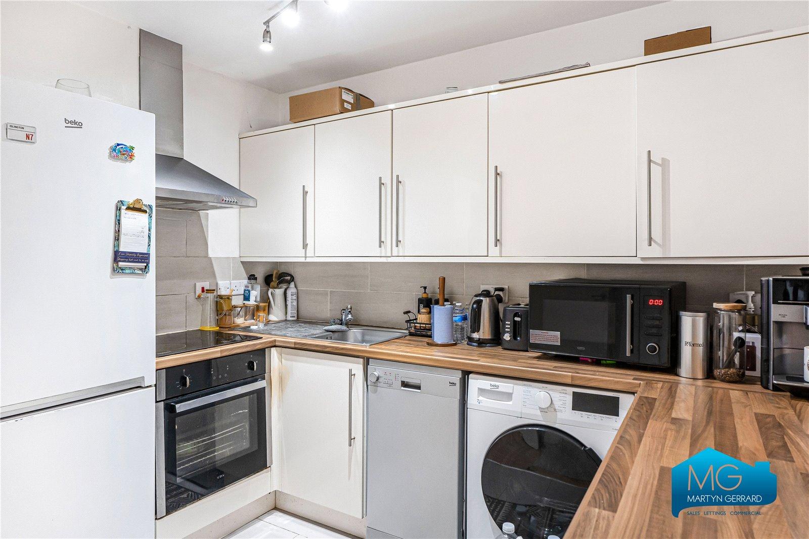 1 bedroom Ground Floor Flat to rent - Martyn Gerrard