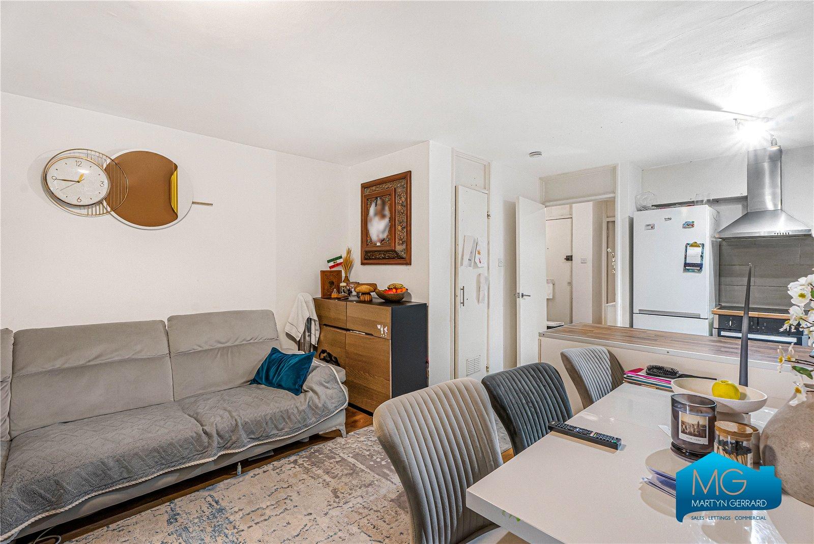 1 bedroom Ground Floor Flat to rent - Martyn Gerrard