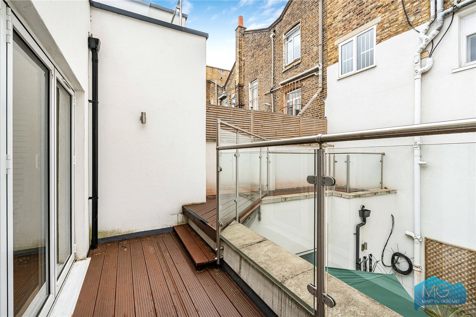 2 bedroom Apartment for sale - Martyn Gerrard