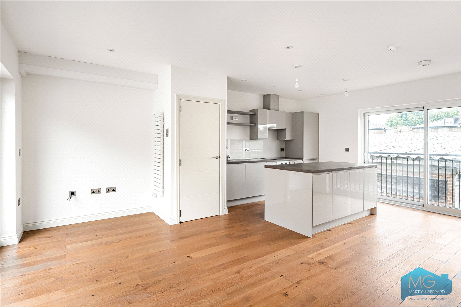 2 bedroom Apartment for sale - Martyn Gerrard